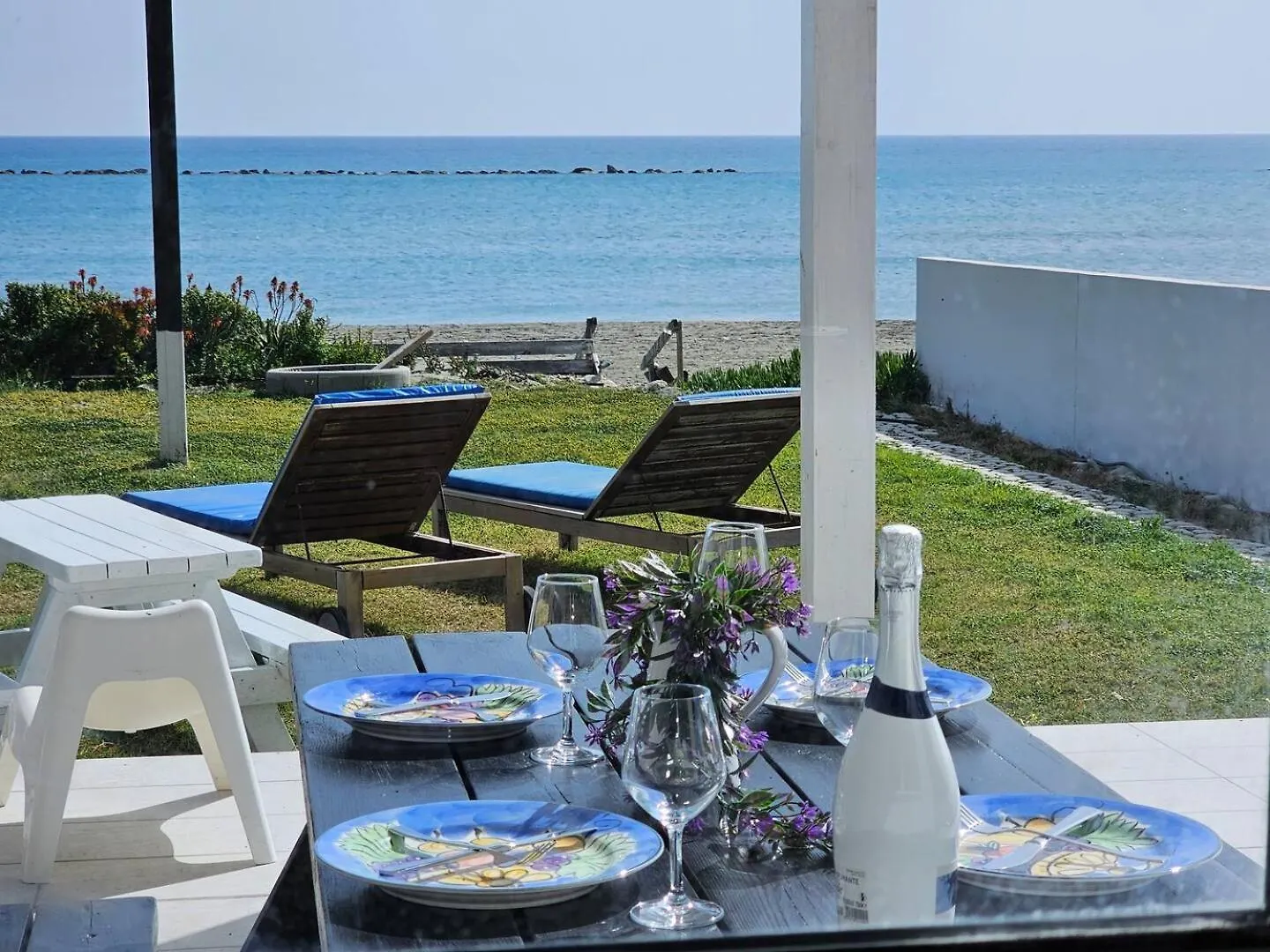 Ammos Beachfront Villa Paradise Larnaca 0*,