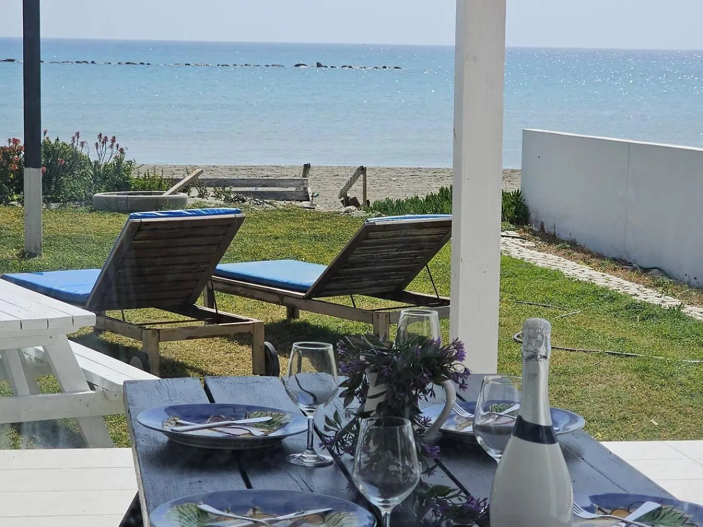 Ammos Beachfront Villa Paradise Larnaca 0*,